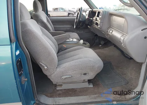 1997 Chevrolet C1500 Fleetside z USA, uszkodzony, nr VIN 2GCEC19R5V1178938